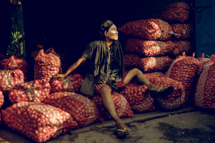 "Onion Boy' - River flower market, Mandalay, 2017. XF 35mm F2!